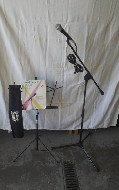 lot 5 image: Samson M-10 Microphone & Stand, On Stage Music Stand, Teach Yourself To Sing Book