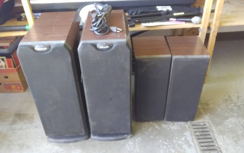 lot 7 image: Polk Audio RT 3000P Powered Sub-Woofers & Speakers System