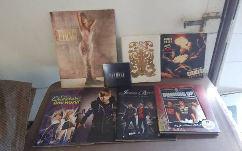 lot 18 image: Beyonce, Jay Z & Other Hip Hop Books, Concert Programs, CD & Misc