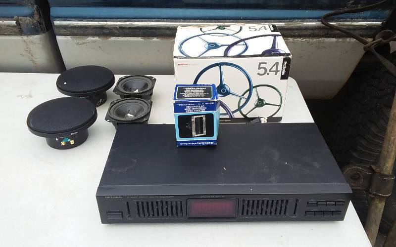 lot 27 image: Optimus 10 Band Graphic Equalizer, Boston Acoustics 5 14 Inch 2 Way Speakers & 2-Rockford SP44 Speakers