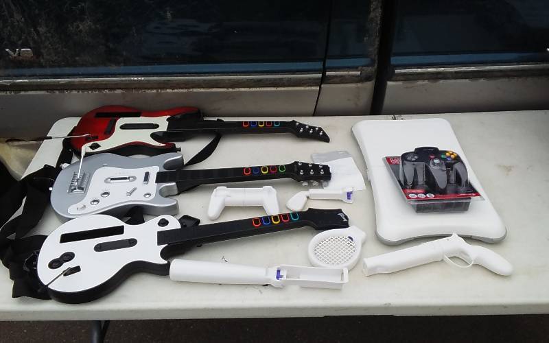 lot 31 image: Wii Balance Board, Guitars, AccessoriesController Covers