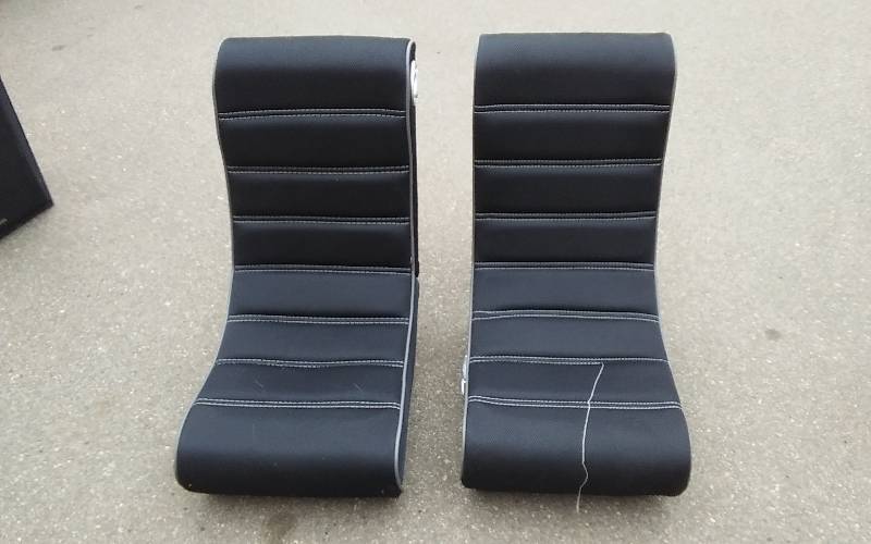 lot 32 image: 2-X Rocker Gaming Chairs