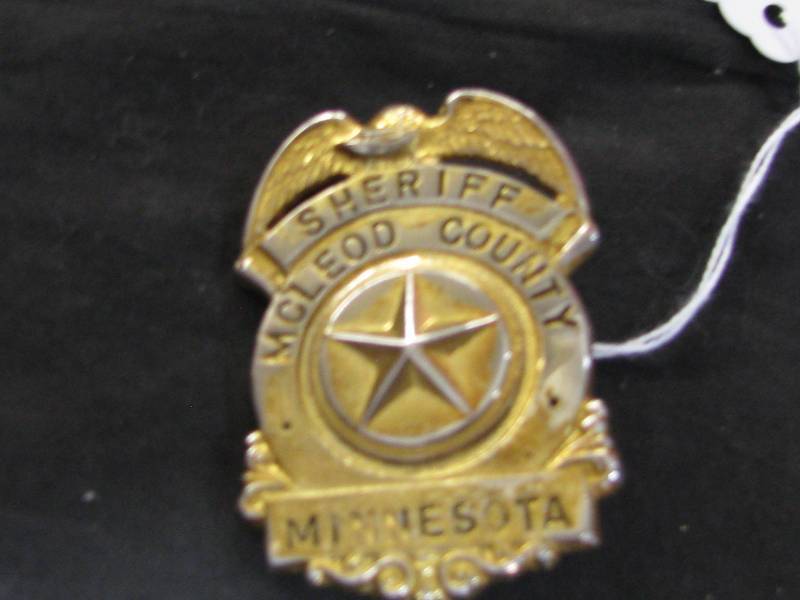 lot 4 image: Sheriff, McLeod County. Mn. Retired Hat Badge