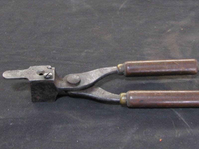 lot 43 image: Winchester 32 SW Bullet Mold