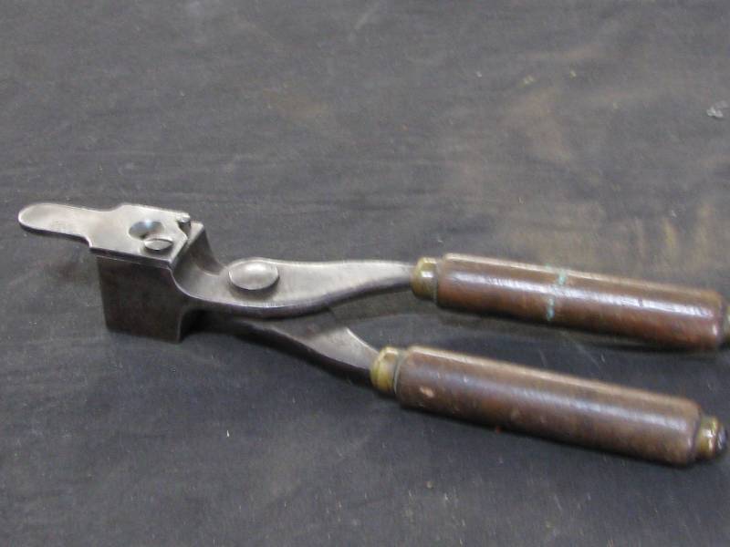 lot 45 image: Winchester 32 WCF Bullet Mold