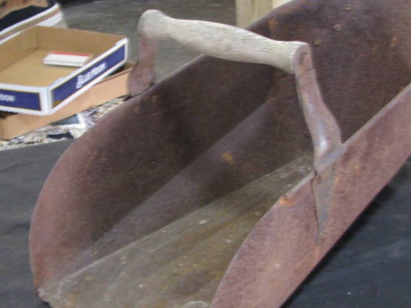 lot 54 image: Large Grain Scoop