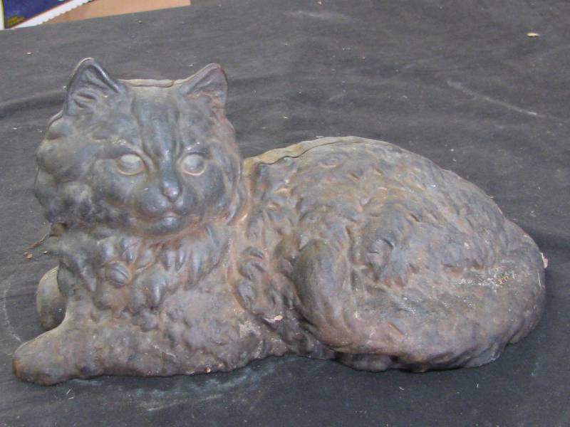 lot 55 image: Cast Iron Cat