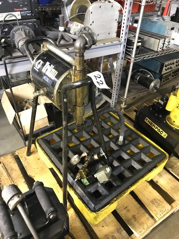FLUID PUMP AND PIG CONTAINER