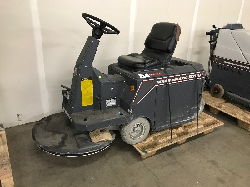 ADVANCE FLOOR CLEANER MACHINE