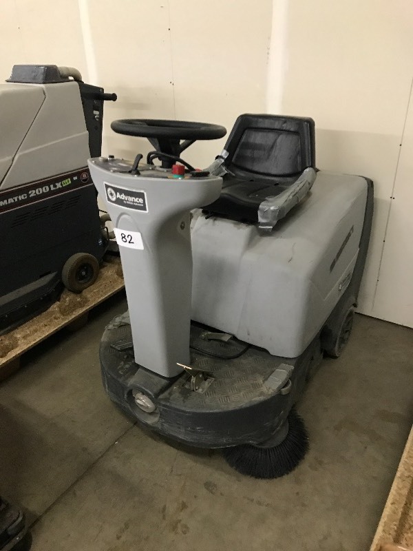 ADVANCE FLOOR CLEANER MACHINE