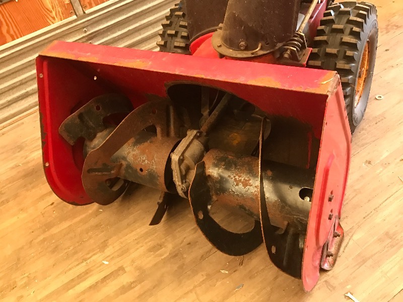 lot 16 image: Toro 724 Snow Blower, 7HP Engine Wi...