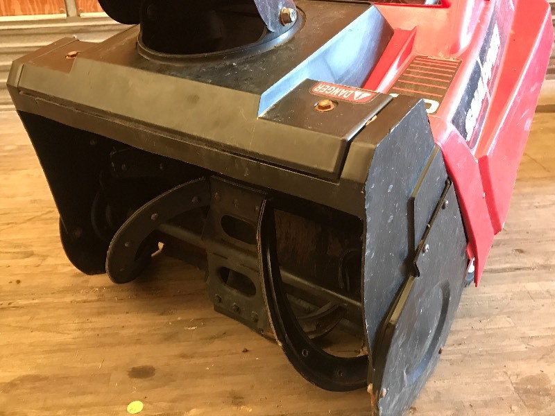 lot 18 image: Snapper 5HP Single Stage Snow Blowe...