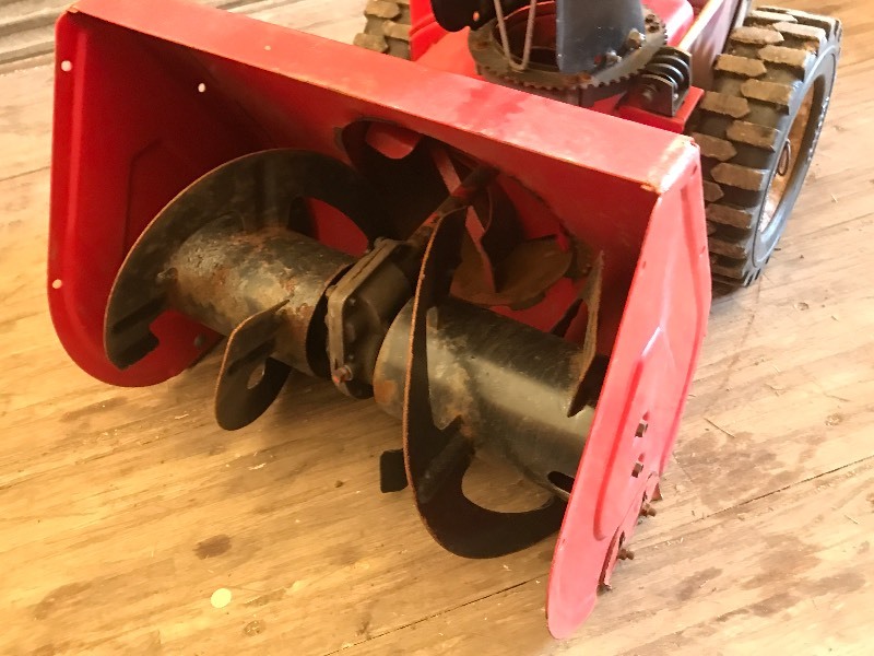 lot 19 image: Toro 521 Snow Blower, 5HP Gas Engin...