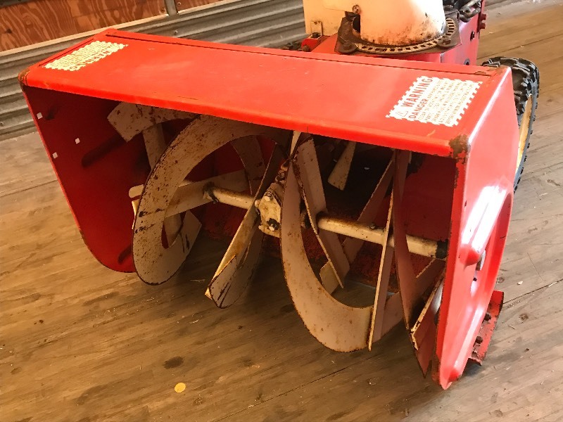 lot 20 image: Jacobsen 626 Imperial Snow Blower, ...