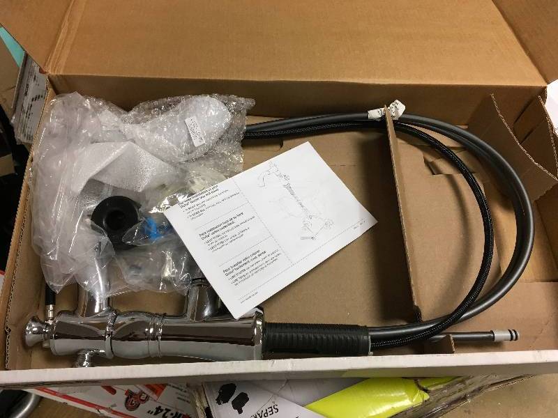 Delta Cassidy Single-Handle Pull-Out Sprayer Kitchen Faucet In Chrome new