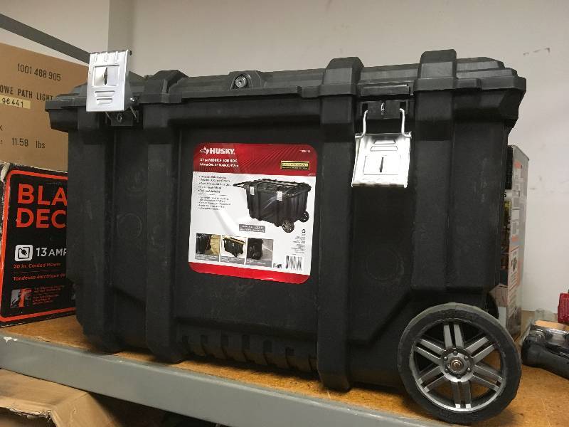 37in Mobile Job Box HUSKY in good condition