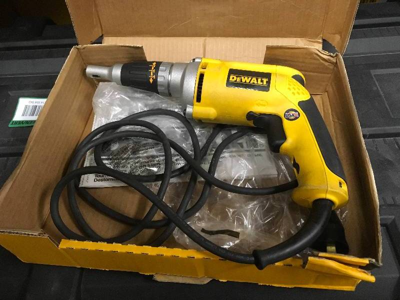 DEWALT 4000 RPM Variable Speed Reversible Drywall Scrugun in good condition