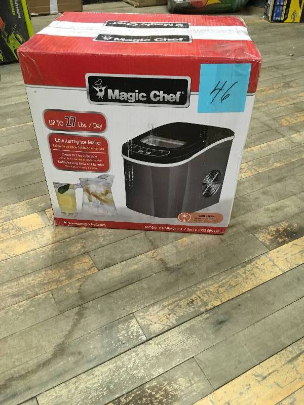 Magic Chef Portable Countertop Ice Maker can make up to 27 lbs new