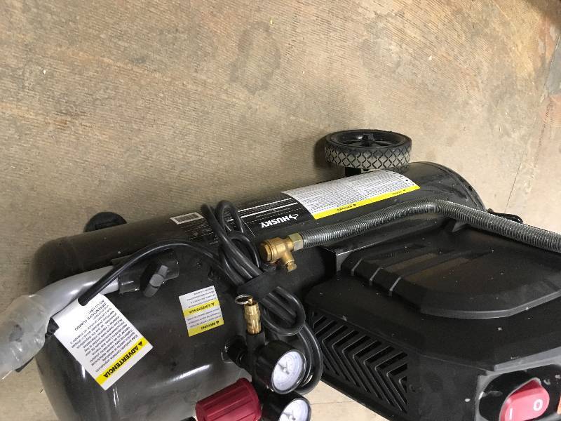 Husky 8 gallon compressor  in good condition