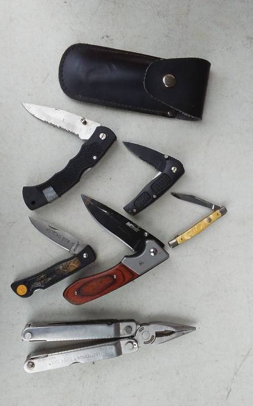 lot 1 image: Collection Of Pocket Knives & Genuine Leatherman Tool With Pouch