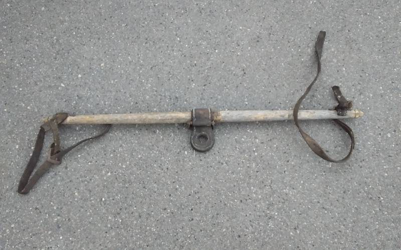 lot 8 image: Vintage Yoke 42 Inches