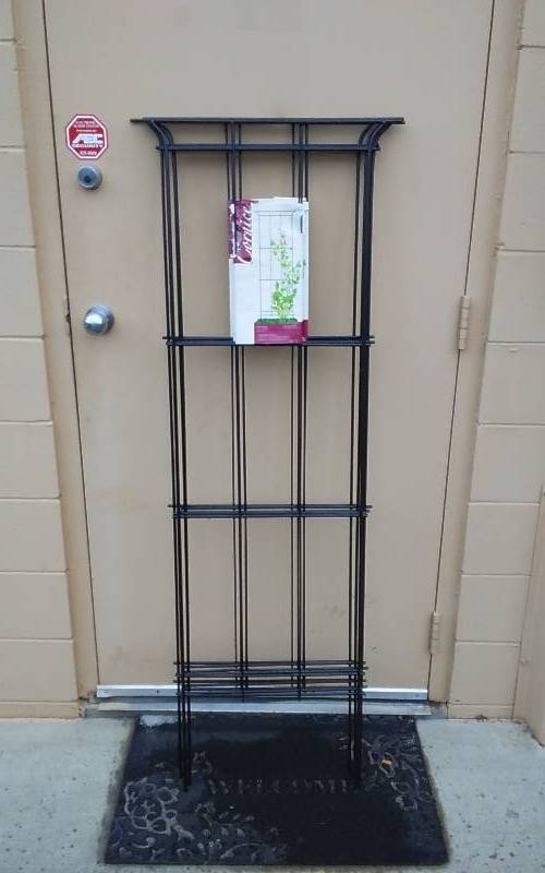 lot 10 image: 5 New Trellis 61x21