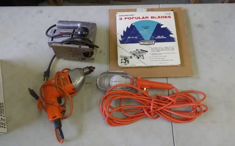 lot 23 image: Power Kraft Sabre Saw, Black & Decker 38 Drill, Trouble Light, Craftsman Saw Blades