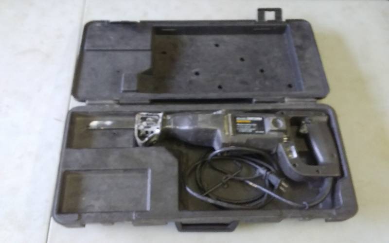lot 29 image: Craftsman Reciprocating Saw Works Good