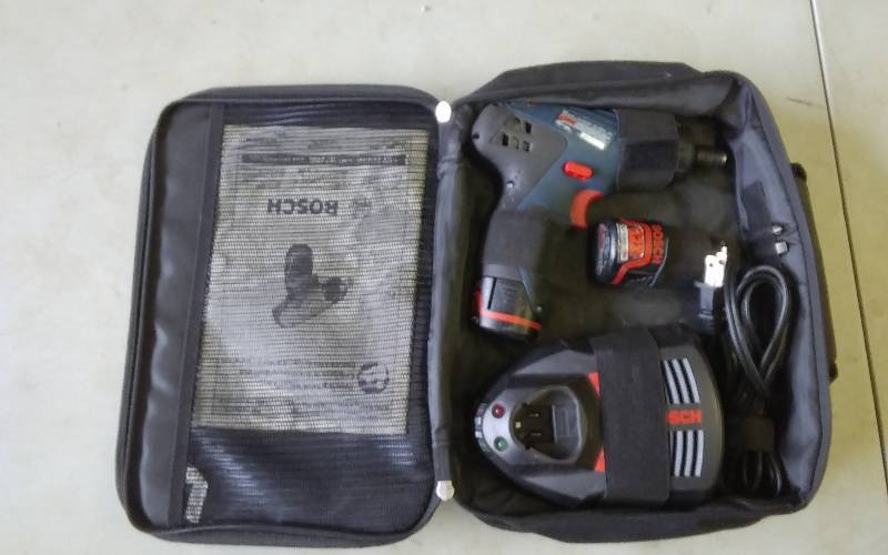 lot 30 image: Bosch 12 Volt Driver With 2 Batteries, Charger & Case