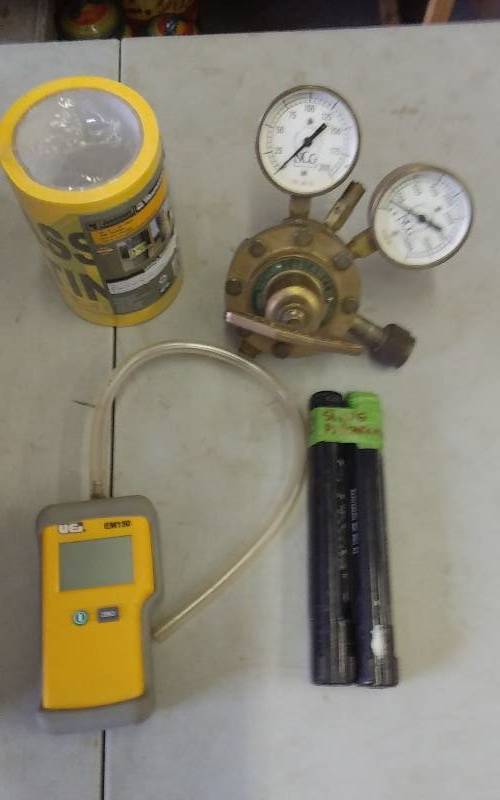 lot 36 image: Torch Weld Oxygen Regulator, UEI em150 Manometer, 2-Psychrometers