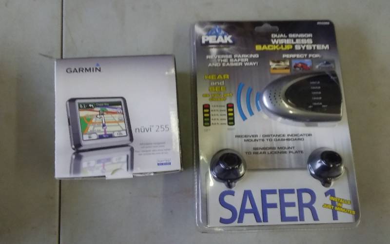 lot 41 image: Peal Wireless Back Up System, Garmin Nuvi 255 GPS