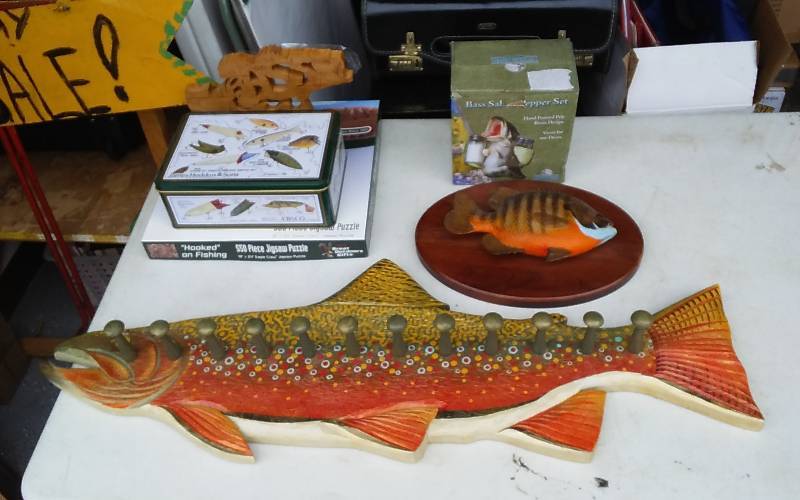 lot 46 image: Fish Theme Decor