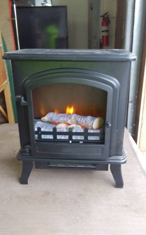lot 57 image: Electric Decor Flame Fire Place 18x21x10 (No Glass In Door)