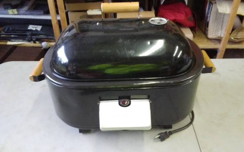 lot 60 image: Rival Electric Smoker