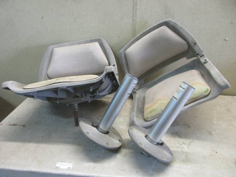 lot 38 image: Boat Seats