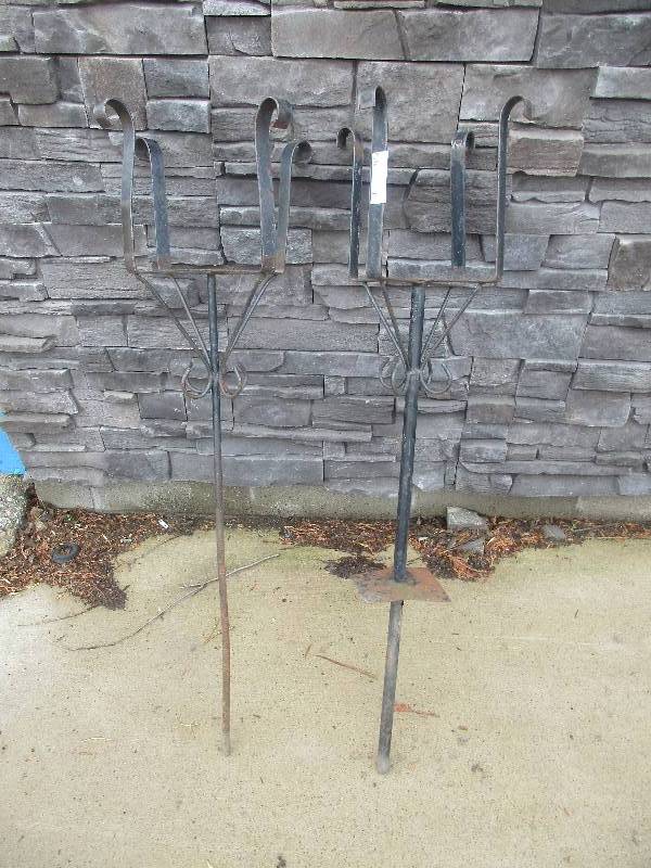 lot 47 image: Plant Stand Stakes