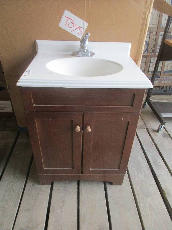 lot 73 image: Vanity