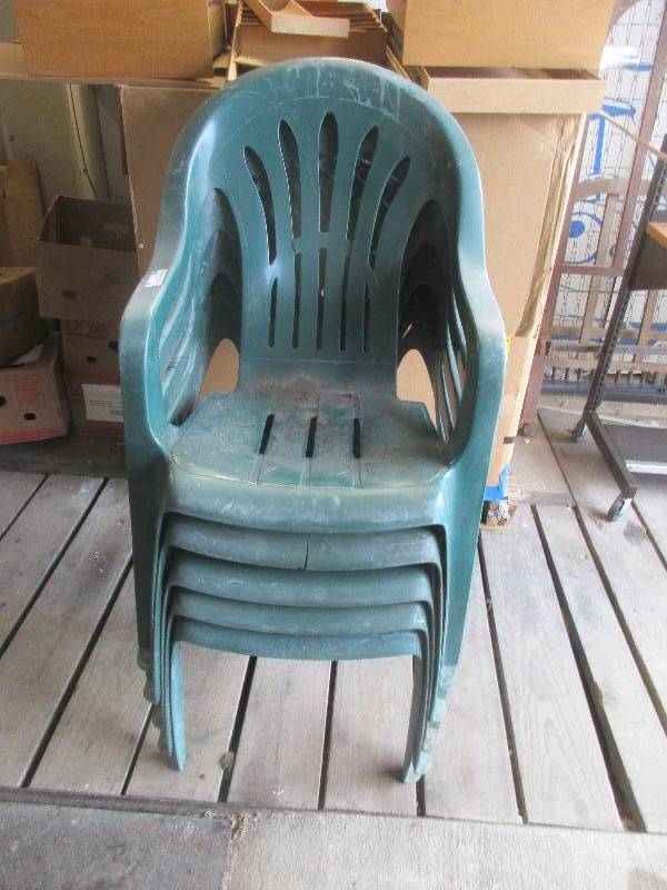 lot 74 image: 4 Plastic chairs