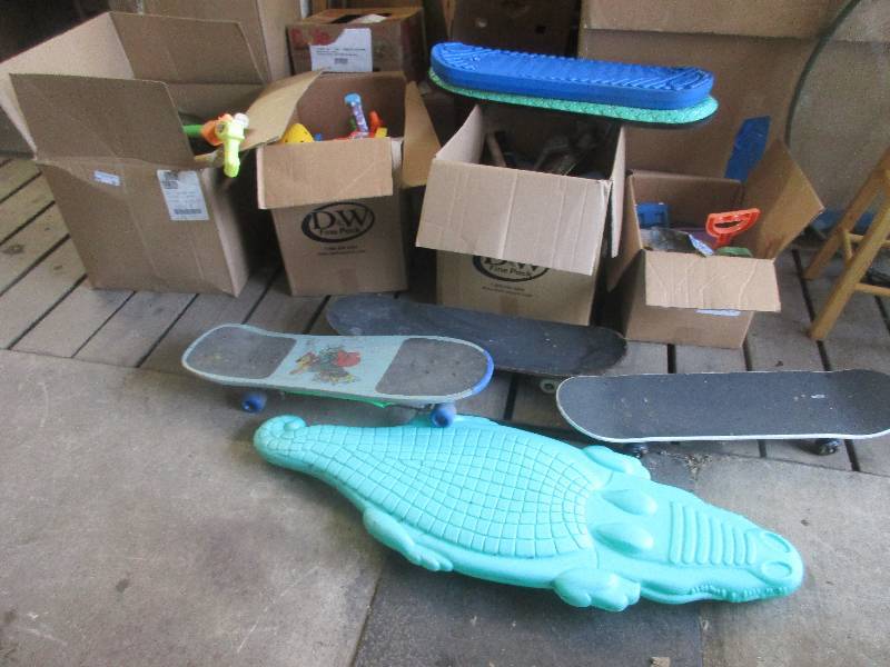 lot 81 image: Large Lot of Kids Outdoor Toys