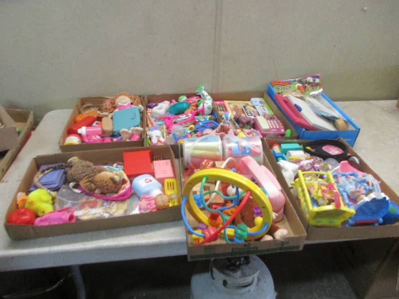 lot 85 image: Girls Toys