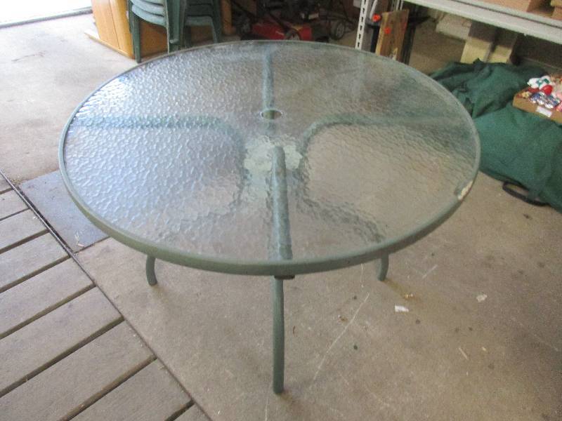 lot 96 image: Patio Table