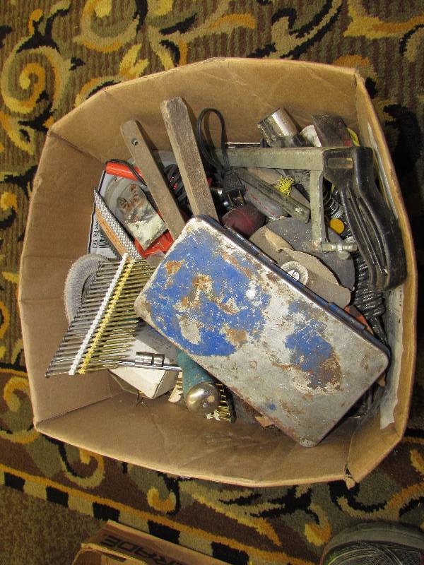 lot 249 image: BOX OF MISC HAND TOOLS