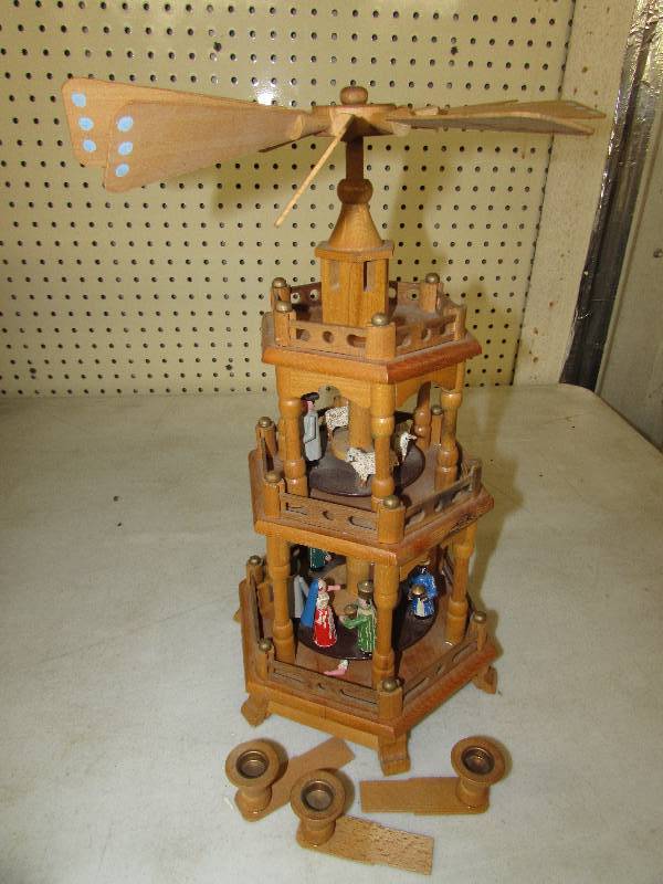 lot 257 image: VINTAGE GERMAN CHRISTMAS NATIVITY