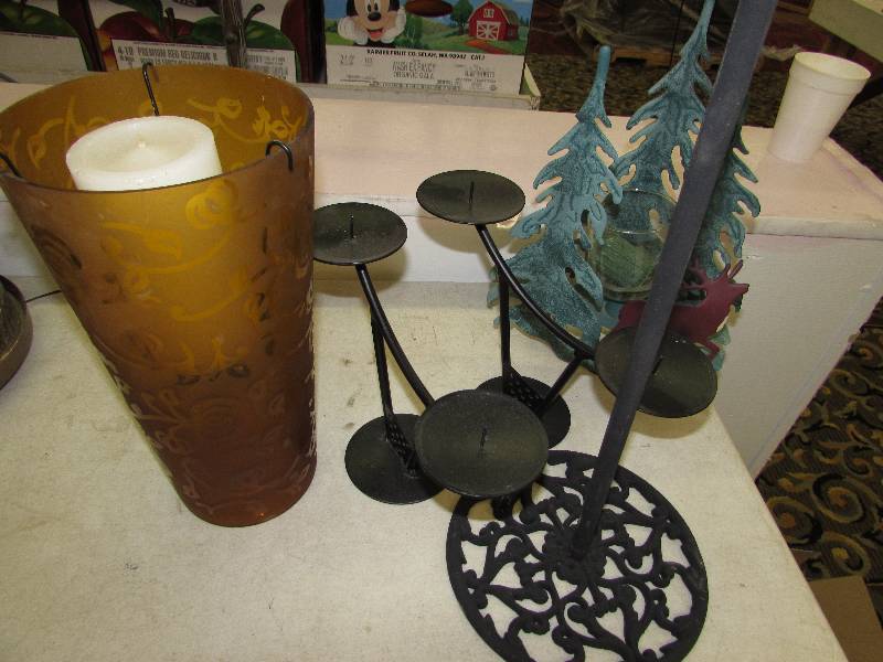 lot 260 image: HOME DECOR
