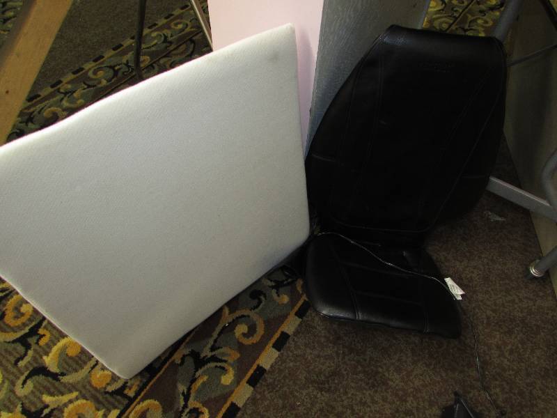 lot 274 image: HOMEDICS MASSAGER AND WEDGE PILLOW