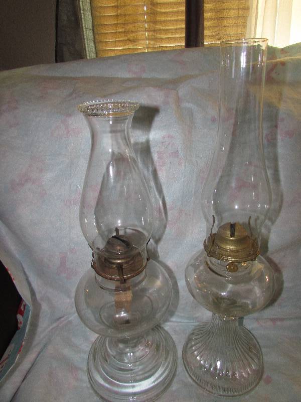 lot 598 image: TWO VINTAGE OIL LAMPS