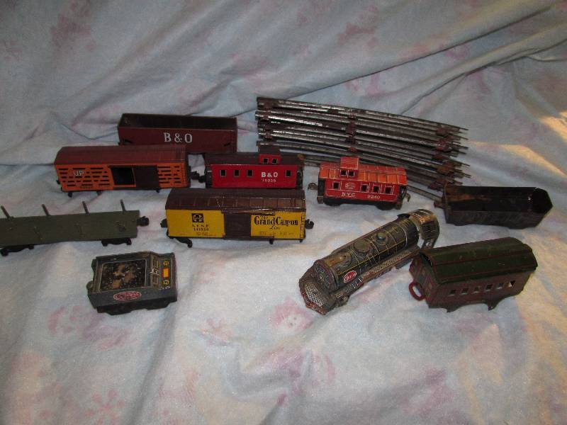 lot 600 image: TIN TOY TRAIN TRACK AND TRAIN CARS