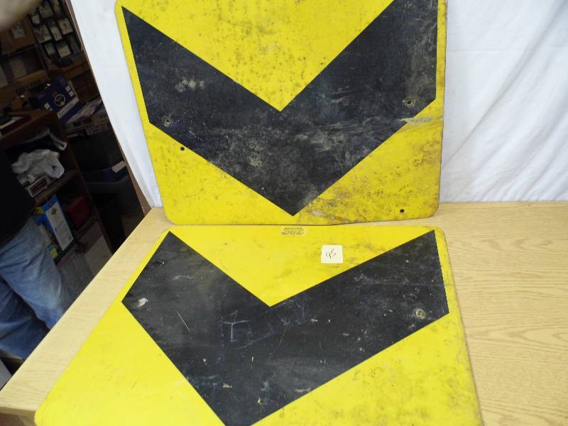 Lot of 2 Reflector Signs