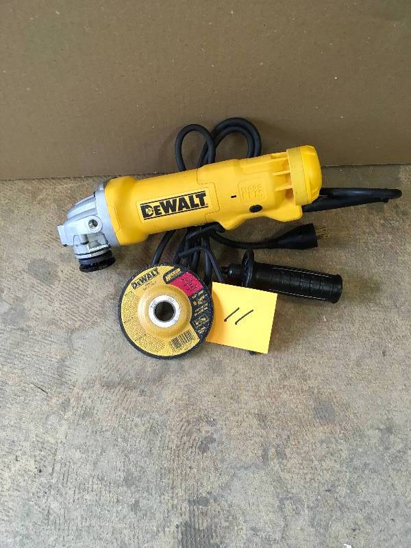 DEWALT 11-Amp Corded 4-12 in. Small Angle Grinder in good condition