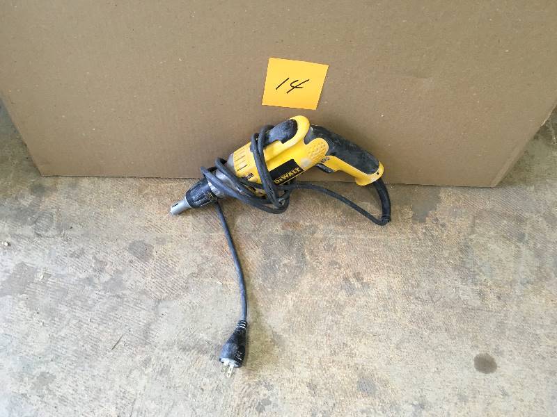 DEWALT 4000 RPM Variable Speed Reversible Drywall Scrugun used